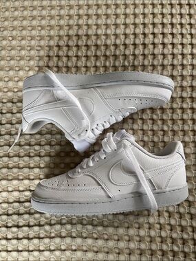 Nike White Sneakers Size 6 (youth)